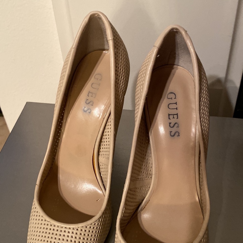 Guess - Picture 3 of 6
